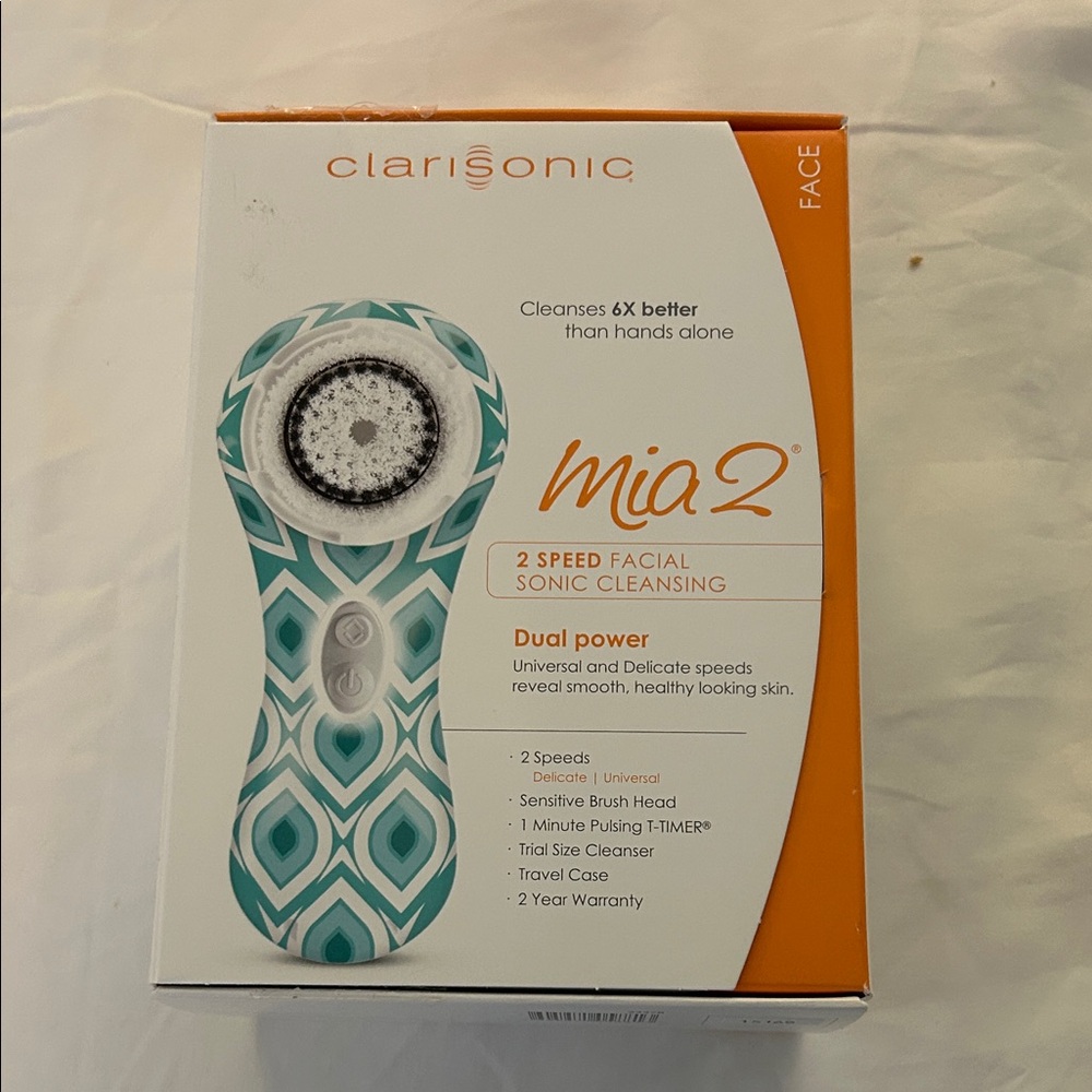 Clarisonic Mia 2 Sonic Cleansing Brush in Teal and White